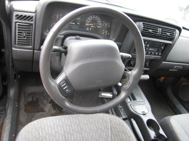 Jeep Cherokee 2000 photo 24