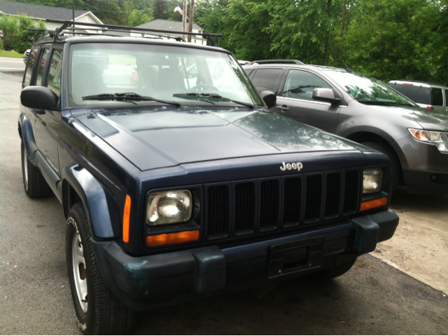 Jeep Cherokee 2000 photo 3