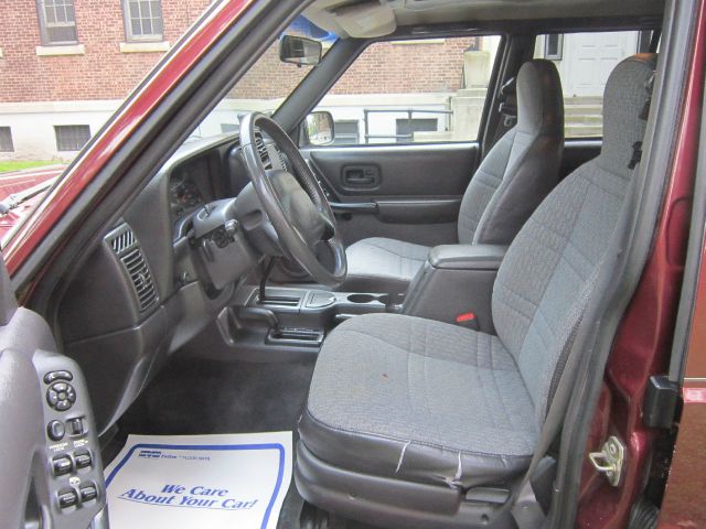 Jeep Cherokee Base GLS LX SUV