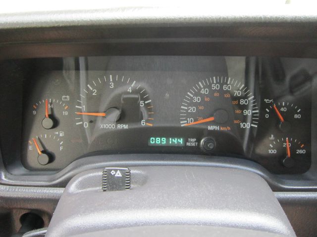 Jeep Cherokee 2000 photo 3