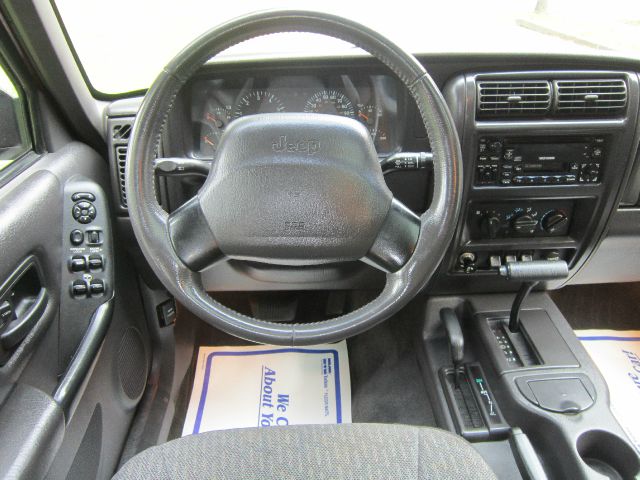 Jeep Cherokee 2000 photo 4