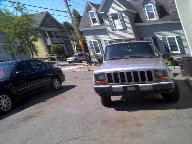 Jeep Cherokee 2000 photo 1