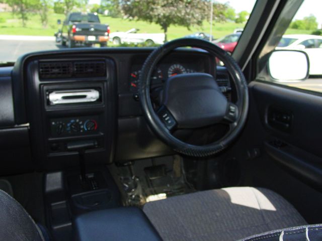 Jeep Cherokee 2000 photo 6