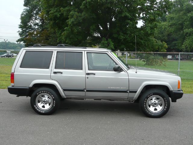 Jeep Cherokee 2000 photo 1