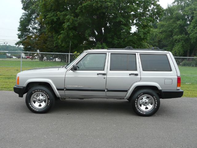 Jeep Cherokee 2000 photo 2