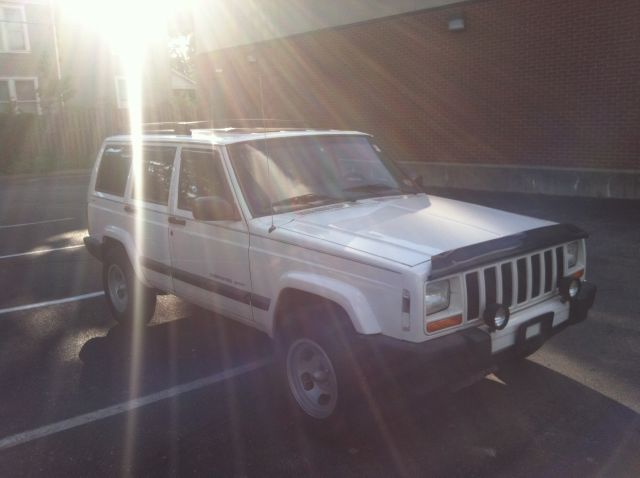 Jeep Cherokee 2000 photo 1