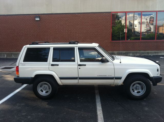 Jeep Cherokee 2000 photo 2