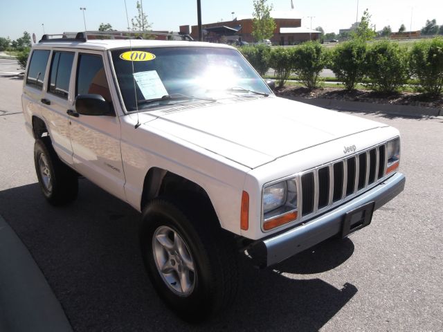 Jeep Cherokee 2000 photo 15