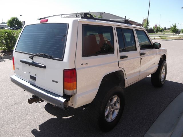 Jeep Cherokee 2000 photo 3