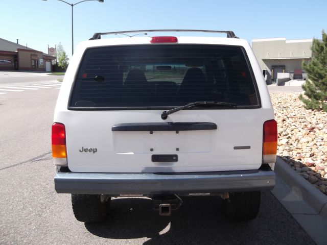 Jeep Cherokee 2000 photo 4