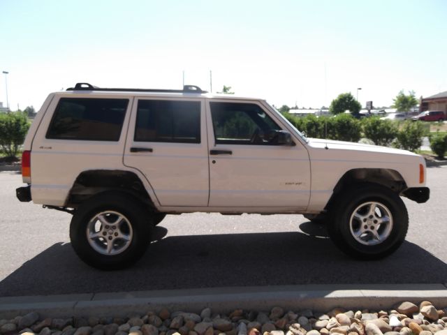 Jeep Cherokee 2000 photo 5