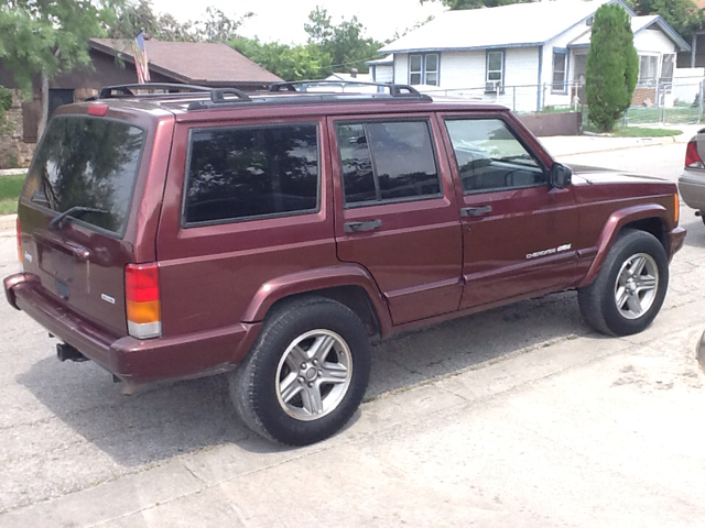 Jeep Cherokee 2000 photo 4