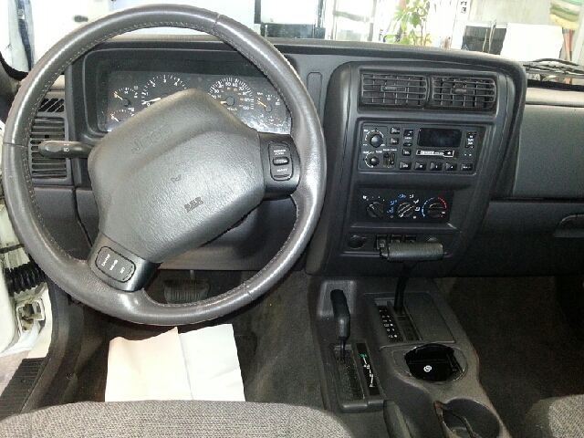 Jeep Cherokee 2000 photo 3