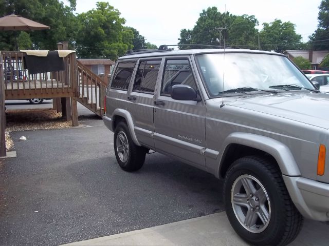 Jeep Cherokee 2000 photo 1