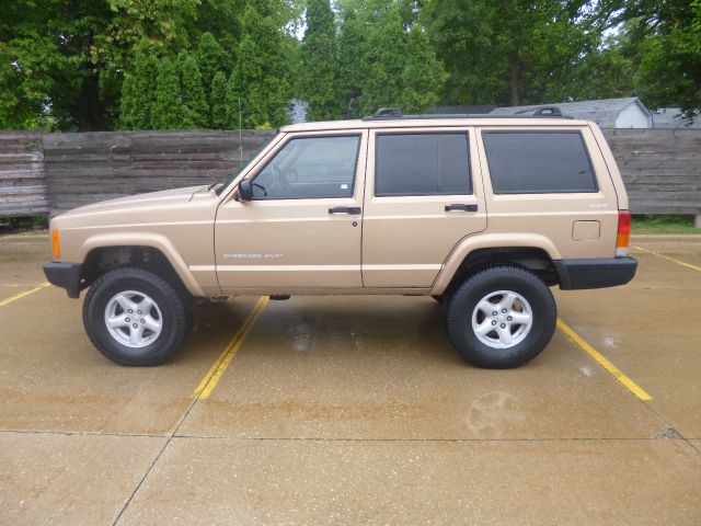 Jeep Cherokee 2000 photo 1