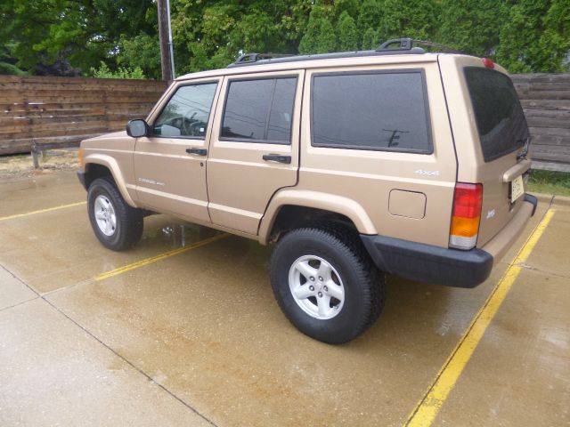 Jeep Cherokee 2000 photo 2