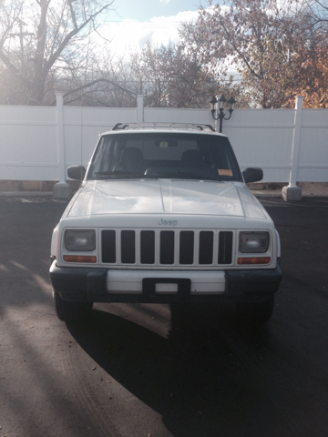 Jeep Cherokee 2000 photo 2