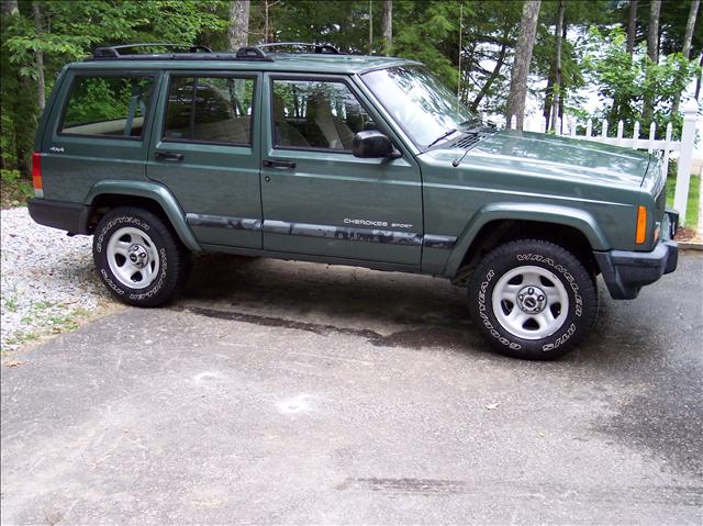 Jeep Cherokee 2000 photo 2