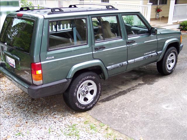 Jeep Cherokee 2000 photo 3