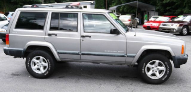 Jeep Cherokee 2000 photo 2