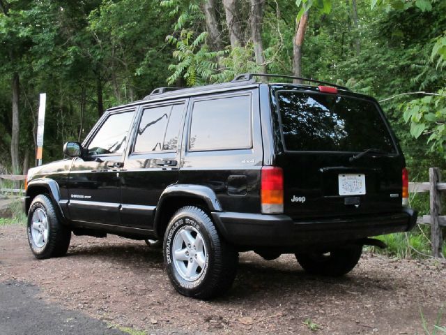 Jeep Cherokee 2000 photo 78