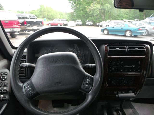 Jeep Cherokee 2000 photo 3