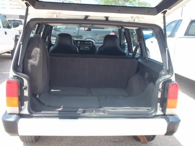 Jeep Cherokee 2001 photo 2