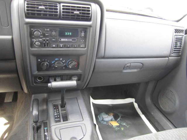 Jeep Cherokee 2001 photo 10