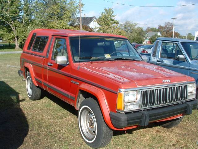 Jeep Comanche SE - AWD Navigation Pickup