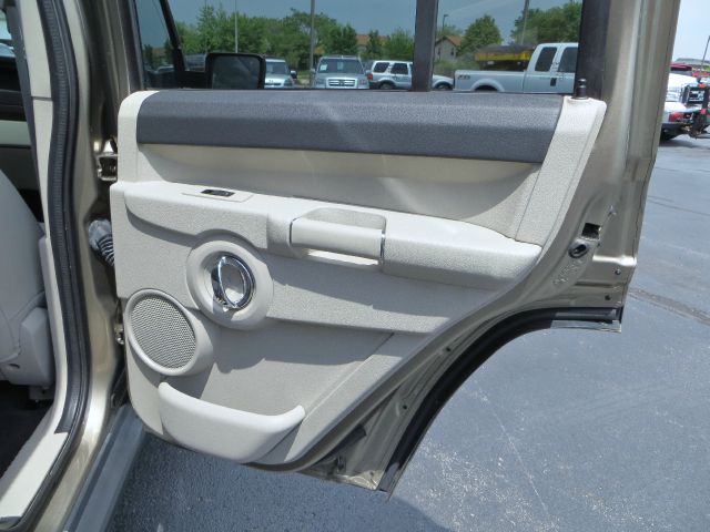 Jeep Commander 2006 photo 9