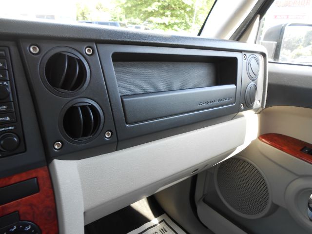 Jeep Commander 2006 photo 17