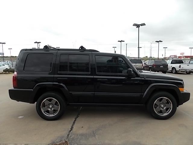 Jeep Commander Base SUV