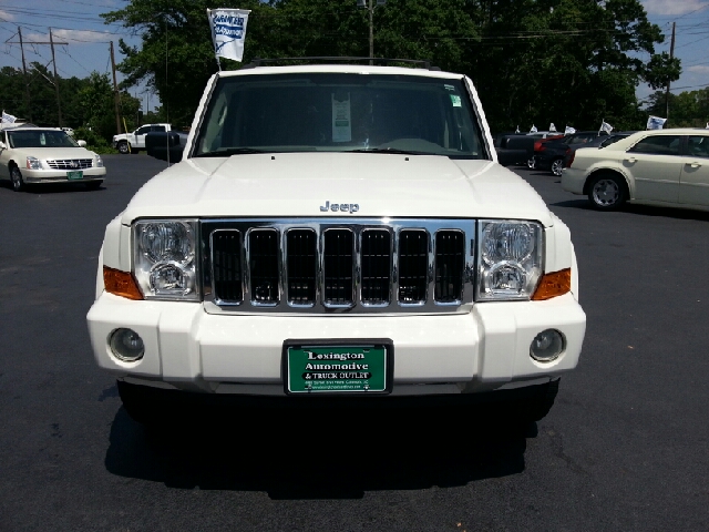 Jeep Commander Extended Cab V8 LT W/1lt SUV