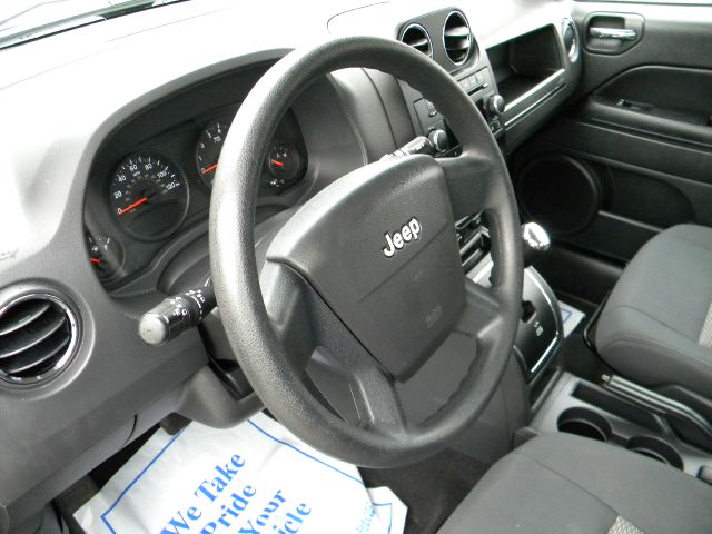 Jeep Compass 2010 photo 18