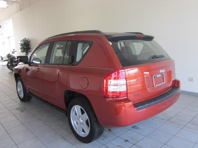 Jeep Compass 2010 photo 2