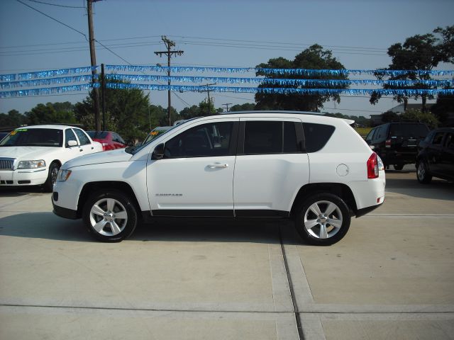 Jeep Compass 2011 photo 2