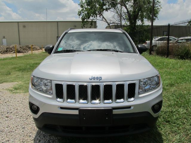 Jeep Compass 2011 photo 12