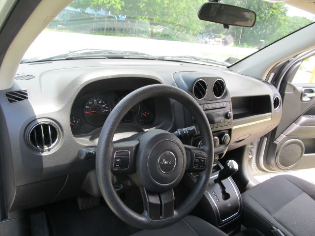 Jeep Compass 2011 photo 13