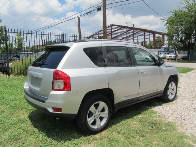 Jeep Compass 2011 photo 22