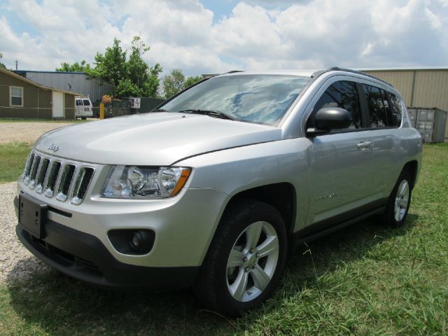 Jeep Compass 2011 photo 24