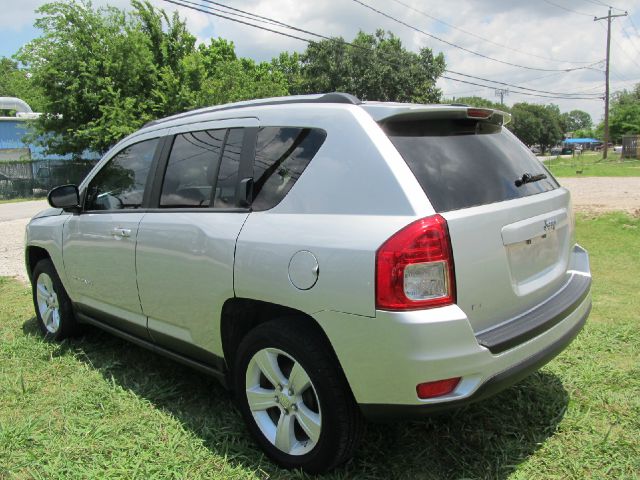 Jeep Compass 2011 photo 25