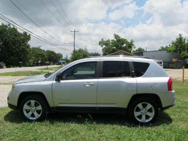 Jeep Compass 2011 photo 8