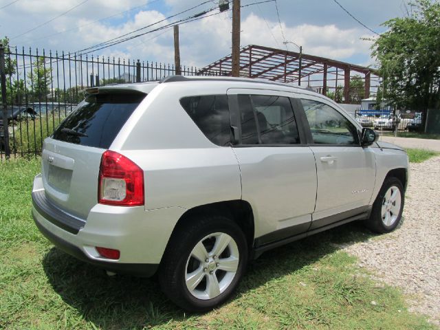 Jeep Compass 2011 photo 9