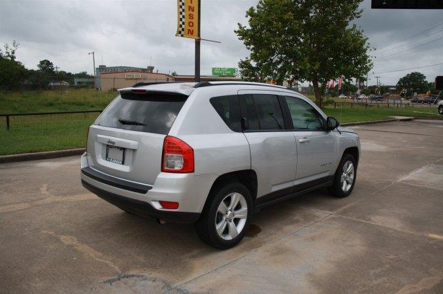 Jeep Compass 2011 photo 10