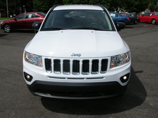 Jeep Compass 2012 photo 14