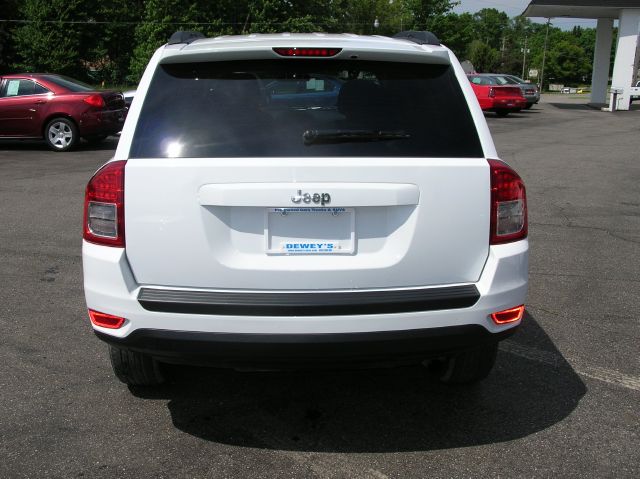 Jeep Compass 2012 photo 7