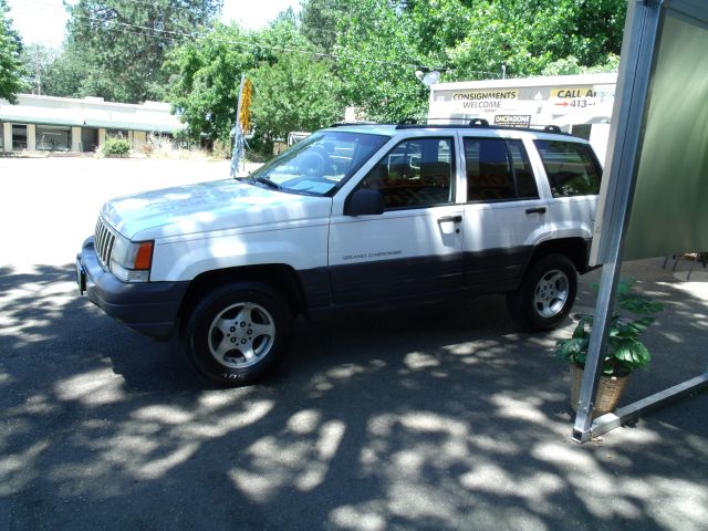 Jeep Grand Cherokee 1997 photo 2