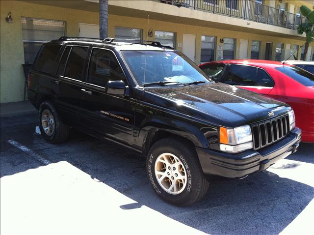 Jeep Grand Cherokee E500 4-matic AWD Sport Utility