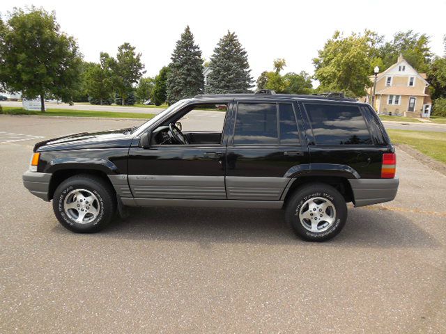 Jeep Grand Cherokee LS SUV