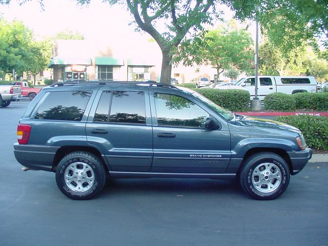 Jeep Grand Cherokee 2000 photo 1